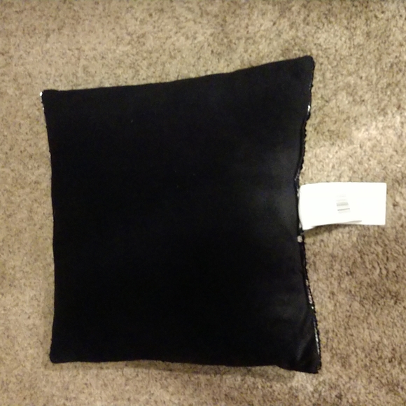 Pillow - Picture 3 of 3